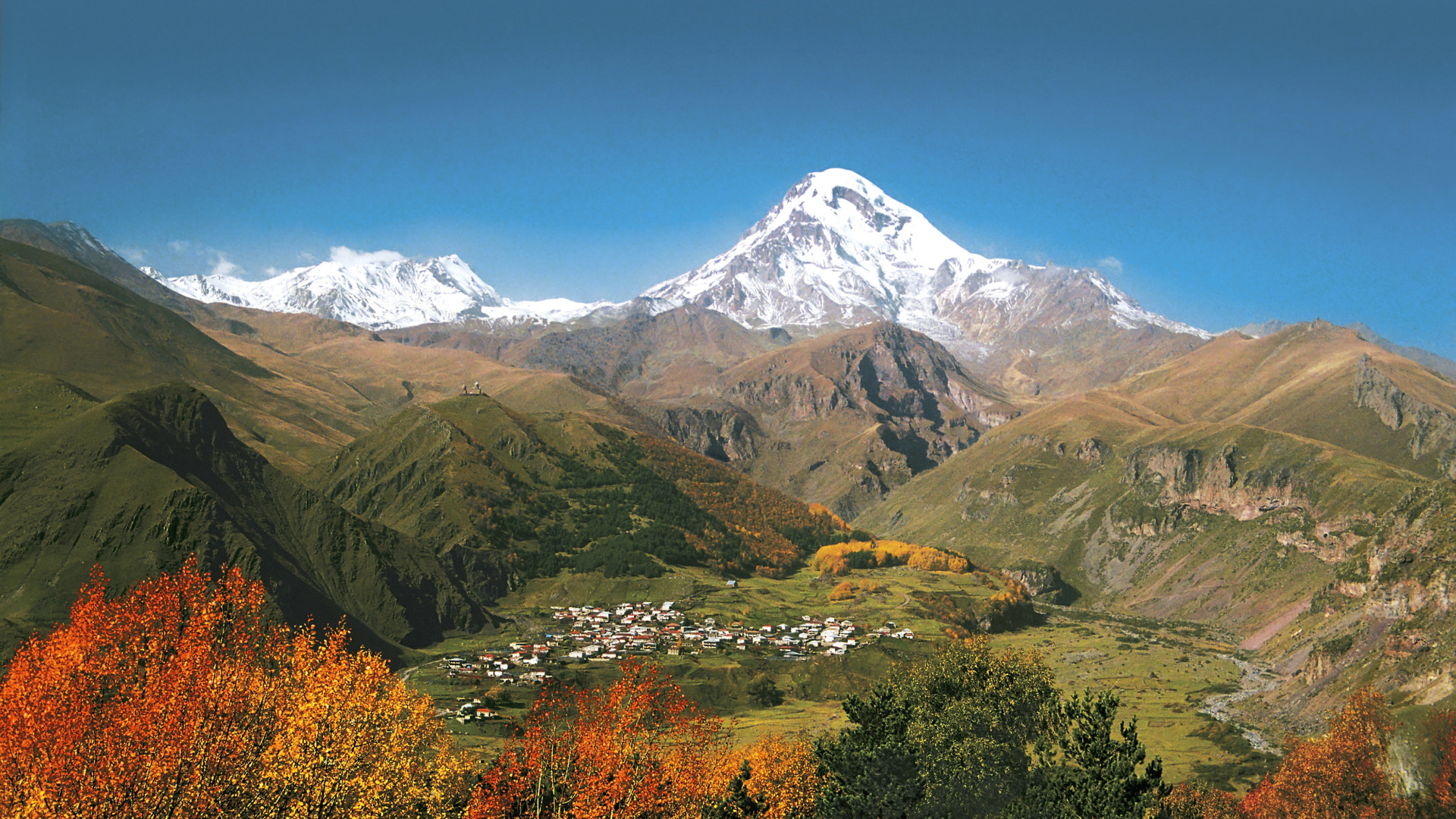 Kurztour zum Kasbek mit Eingehwanderung am Chaukhi-Massiv im Sno-Tal
